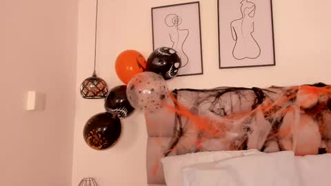 hanna__evans_ online show from 10-25-25, 12:45