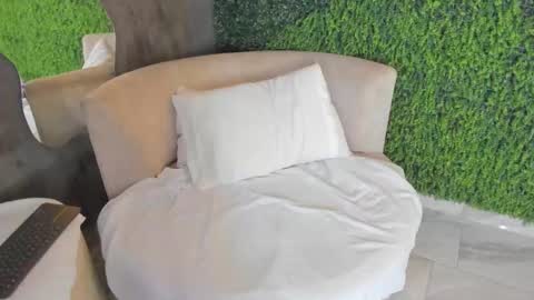 Hanna online show from 12-17-25, 03:18