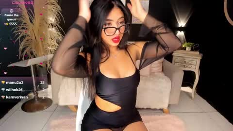 Snapshot of hanna_fost chatting on 01-28-25, 12:54 im Hanna online show from 01-28-25, 12:54