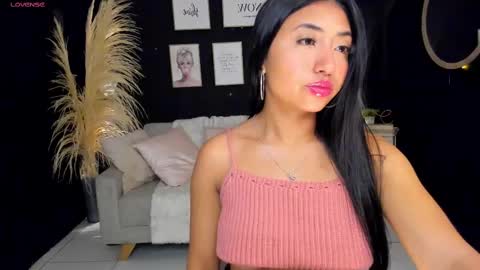 Snapshot of hanna_fost chatting on 02-11-25, 12:58 im Hanna online show from 02-11-25, 12:58