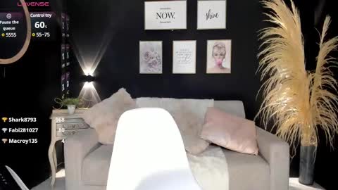 Snapshot of hanna_fost chatting on 03-11-25, 01:56 im Hanna online show from 03-11-25, 01:56