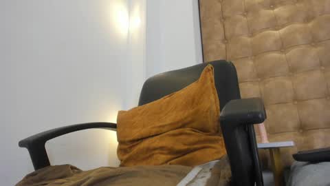 Snapshot of hanna_jadidi chatting on 01-27-25, 06:41 Hanna online show from 01-27-25, 06:41