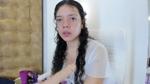 Snapshot of hanna_jadidi chatting on 02-18-25, 04:15 Hanna online show from 02-18-25, 04:15