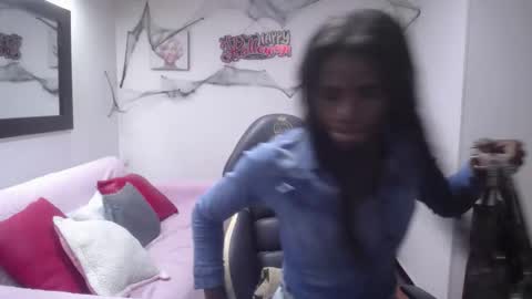 hanna_lamber online show from 10-18-25, 11:11