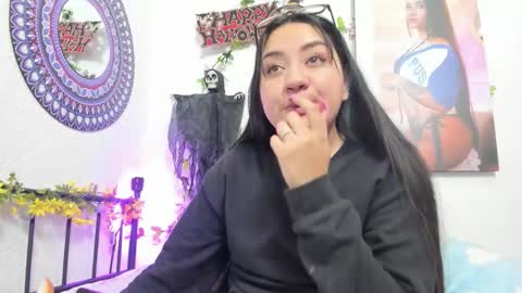 Camila online show from 10-20-25, 07:14