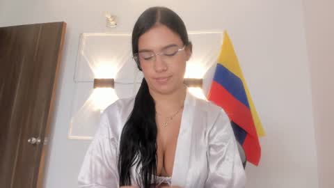 Snapshot of hanna_risso chatting on 06-28-26, 09:10 HANNA online show from 06-28-26, 09:10