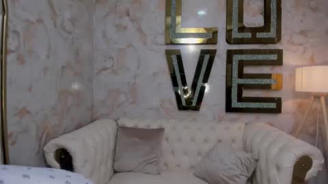 Snapshot of hanna_slut chatting on 10-22-25, 10:15 EVA online show from 10-22-25, 10:15