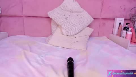 Snapshot of hanna_taylorr chatting on 03-27-26, 08:26 Hanna online show from 03-27-26, 08:26