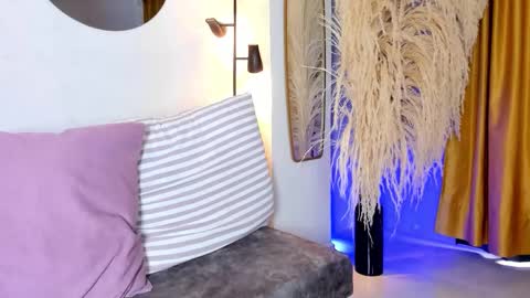 Snapshot of hannaah_x chatting on 11-15-25, 04:47 Sara online show from 11-15-25, 04:47