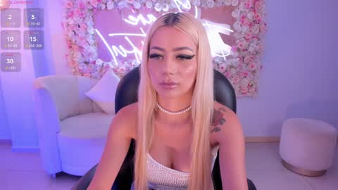 Snapshot of hannaconnor_ chatting on 01-25-25, 08:53 Hanna Connor online show from 01-25-25, 08:53