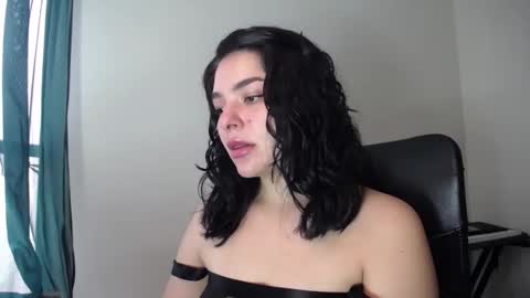 Snapshot of hannaconor chatting on 01-08-25, 08:18 Aurora Sky online show from 01-08-25, 08:18