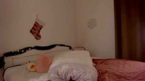 HannahIm a simple girl who likes gifts Lovense is activeThere are legends that in this room all your wish can come true online show from 12-26-24, 09:55