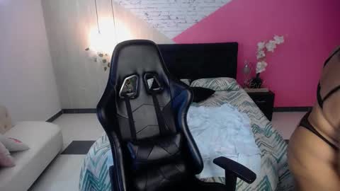 Snapshot of hannah__jackson chatting on 10-17-25, 05:48 Hannah online show from 10-17-25, 05:48