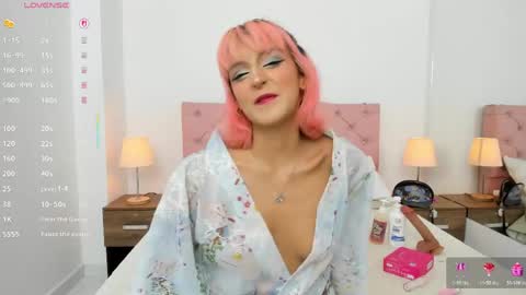 Snapshot of hannah_bernard chatting on 04-21-26, 01:42 Hannah online show from 04-21-26, 01:42