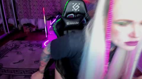 Hannah online show from 12-04-24, 01:03