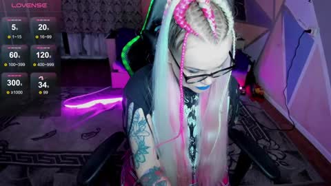 Hannah online show from 12-10-24, 01:11