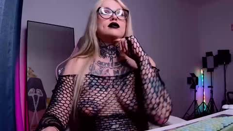 Hannah online show from 01-29-25, 01:37