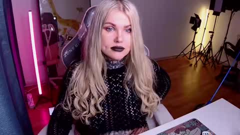 Hannah online show from 01-30-25, 04:48