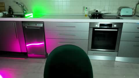 Hannah online show from 03-04-25, 12:18