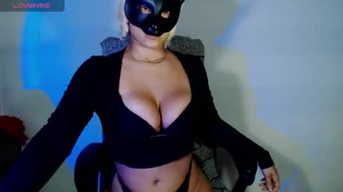 Snapshot of hannah_kiim chatting on 11-06-25, 03:24 hannah kiim online show from 11-06-25, 03:24