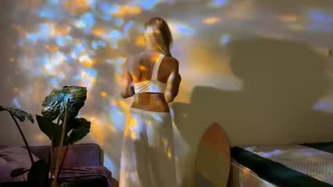 hannah levis  online show from 10-08-25, 04:48