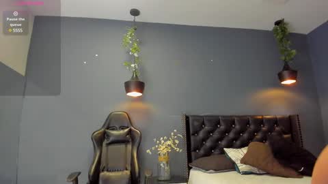 HANNAH MILLER online show from 01-11-25, 11:23