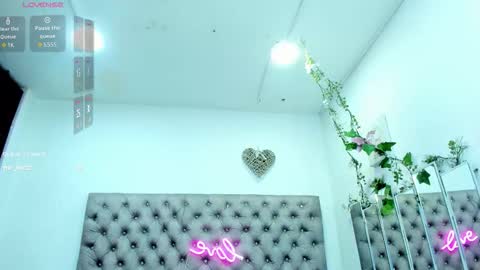 HANNAH MILLER online show from 09-29-25, 05:18