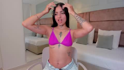 Snapshot of hannah_miltonn chatting on 09-18-25, 09:39 Hannah Milton online show from 09-18-25, 09:39
