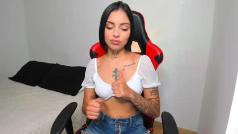 Snapshot of hannah_miltonn chatting on 04-26-26, 04:43 Hannah Milton online show from 04-26-26, 04:43