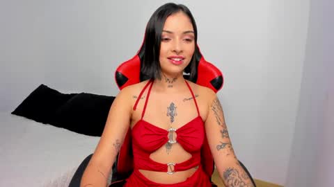 Snapshot of hannah_miltonn chatting on 05-15-26, 08:27 Hannah Milton online show from 05-15-26, 08:27