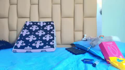 Snapshot of hannah_teehn chatting on 10-14-25, 07:36 hannah_teehn online show from 10-14-25, 07:36