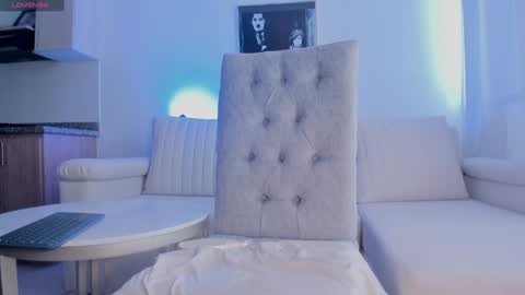 Hannah  online show from 01-14-25, 02:53