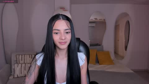 Snapshot of hannahjamesx chatting on 01-06-25, 10:05 HANNAH J online show from 01-06-25, 10:05