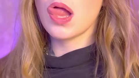 Pearl online show from 09-30-25, 04:06