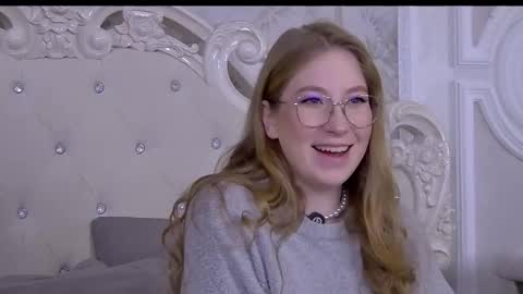 Pearl online show from 10-08-25, 03:37