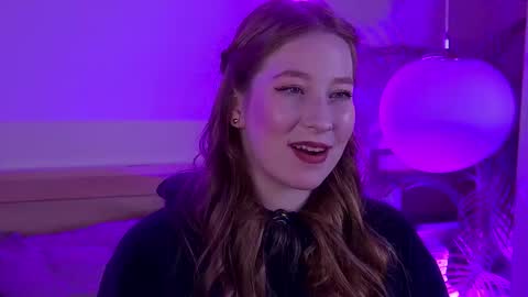 Snapshot of hannahmonttana chatting on 02-20-26, 05:59 Pearl online show from 02-20-26, 05:59