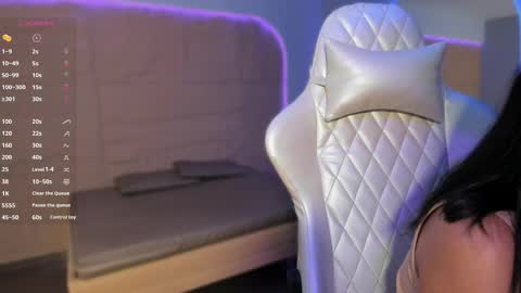 hannahmonttgomery  Help me reach 100 Hands up online show from 01-08-26, 04:42