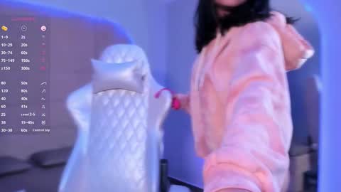 hannahmonttgomery  Help me reach 100 Hands up online show from 03-01-26, 01:46