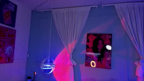 Snapshot of hannahpage chatting on 10-06-25, 11:40 Hannah online show from 10-06-25, 11:40