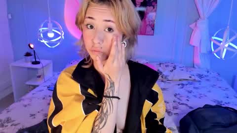 Snapshot of hannahpage chatting on 10-13-25, 11:43 Hannah online show from 10-13-25, 11:43