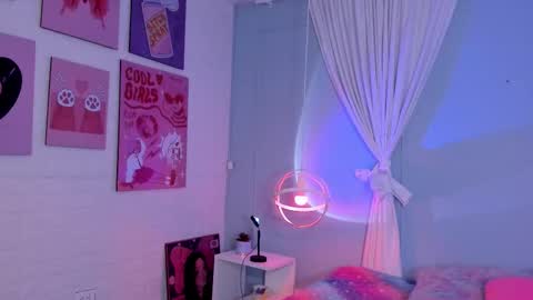 Snapshot of hannahpage chatting on 10-21-25, 11:44 Hannah online show from 10-21-25, 11:44