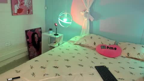 Snapshot of hannahpage chatting on 10-28-25, 11:58 Hannah online show from 10-28-25, 11:58