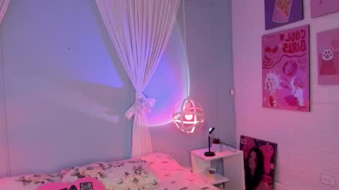 Snapshot of hannahpage chatting on 10-30-25, 12:17 Hannah online show from 10-30-25, 12:17