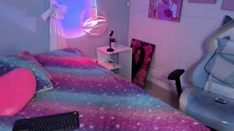 Snapshot of hannahpage chatting on 11-04-25, 12:04 Hannah online show from 11-04-25, 12:04