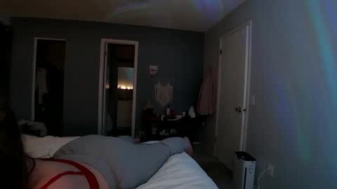 Hanna  Bananas online show from 01-26-25, 06:49