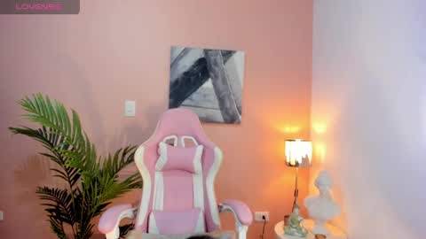Snapshot of hannamiller_1 chatting on 04-04-26, 01:48 Hanna Miller online show from 04-04-26, 01:48