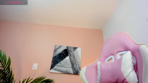 Snapshot of hannamiller_1 chatting on 04-21-26, 02:51 Hanna Miller online show from 04-21-26, 02:51