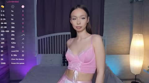 Snapshot of hannavaile chatting on 03-26-26, 07:47 Hanna online show from 03-26-26, 07:47