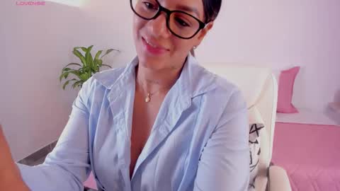 Hanna Williams  online show from 11-28-25, 08:55