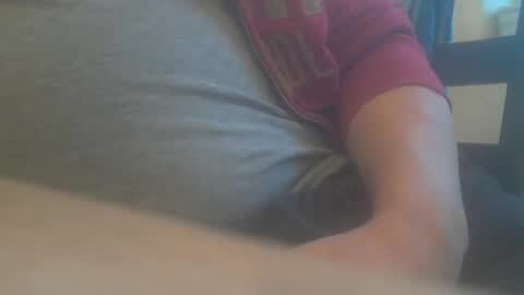 Snapshot of hannes_k chatting on 01-10-25, 03:37 hannes_k online show from 01-10-25, 03:37